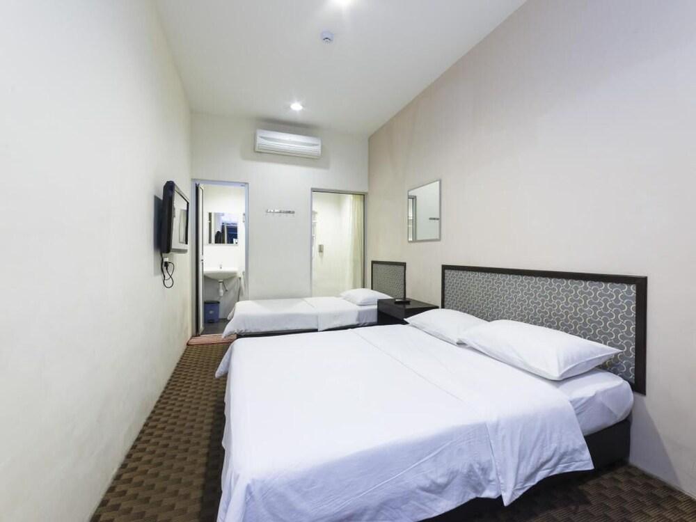 Raintree Hotel Room Type - Family Triple Room, No Windows
