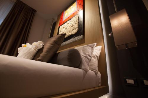 Navona Rooms - Tap to explore photos