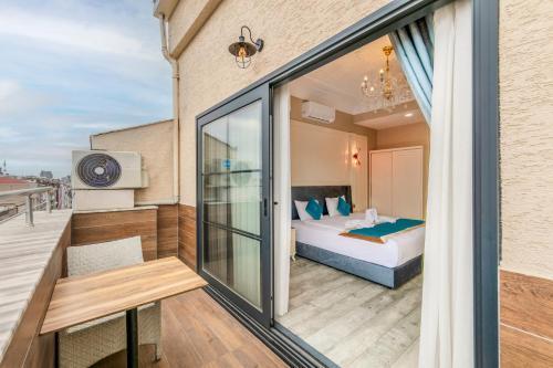 Marnas Hotels Room Type - Deluxe Room
