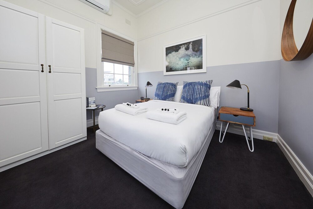 Bridgeview Hotel Willoughby Room Type - Standard Room, Shared Bathroom