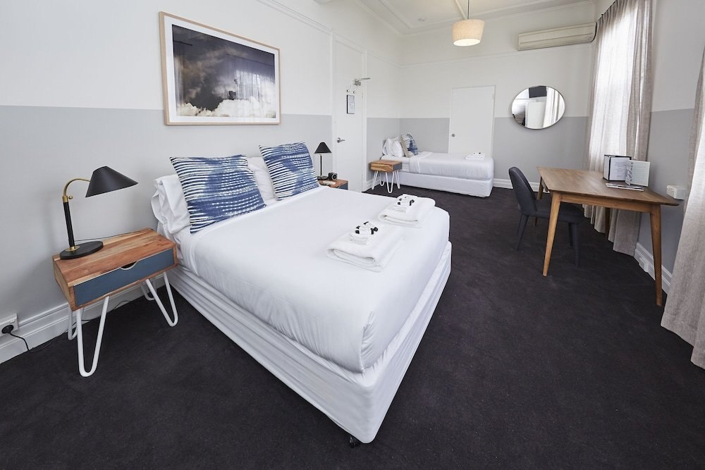 Bridgeview Hotel Willoughby Room Type - Triple Room, Shared Bathroom