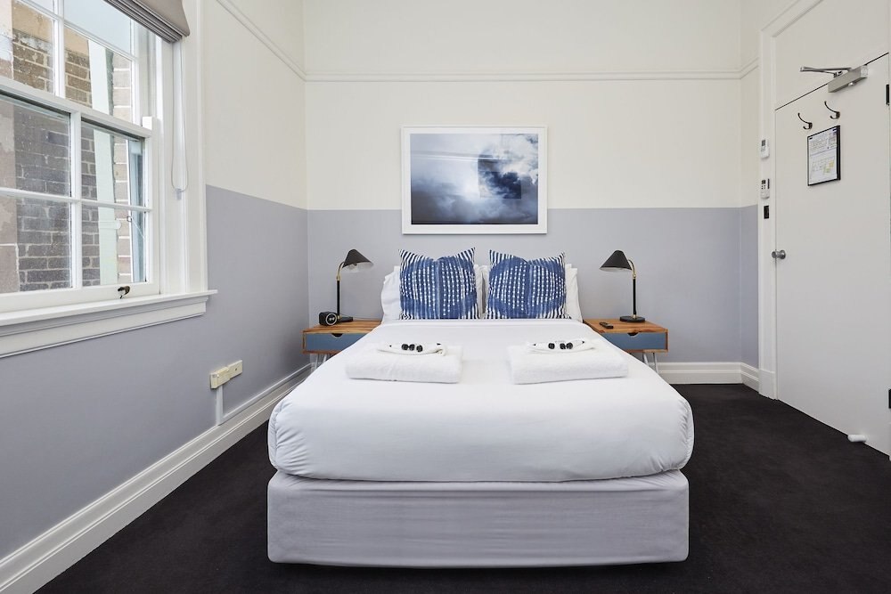 Bridgeview Hotel Willoughby Room Type - Heritage Room - Shared Bathroom