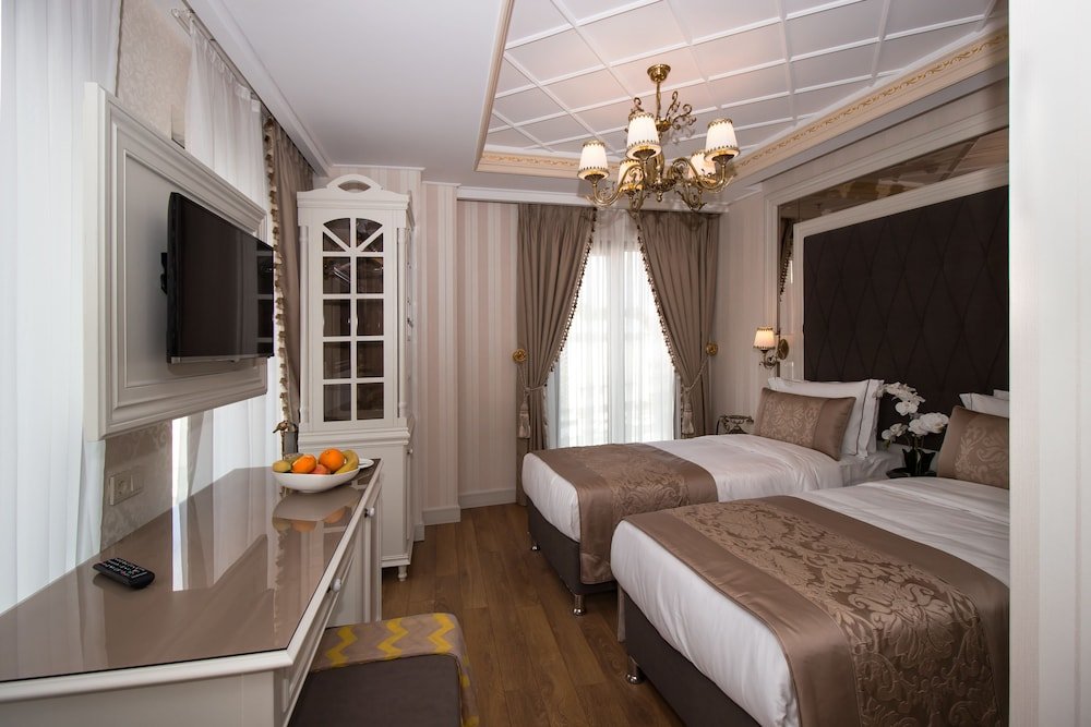 Istanbul Town Hotel - Tap to explore photos