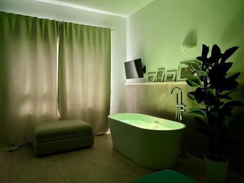 Le Coq Suites - Tap to explore photos