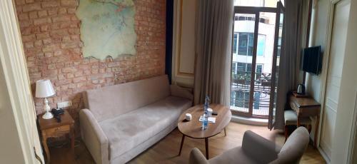 Hotel Pera Parma Room Type - Suite with Balcony Hotel Pera Parma Room Type - Suite with Balcony