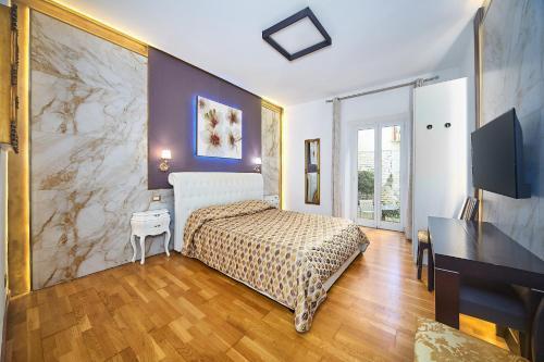 Astoria Golden House Room Type - Triple Room with Shower Astoria Golden House Room Type - Triple Room with Shower