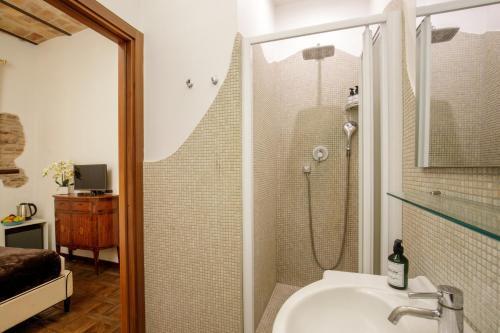 The Right Place 4U Roma Navona Terrace Luxury Rooms - Tap to explore photos