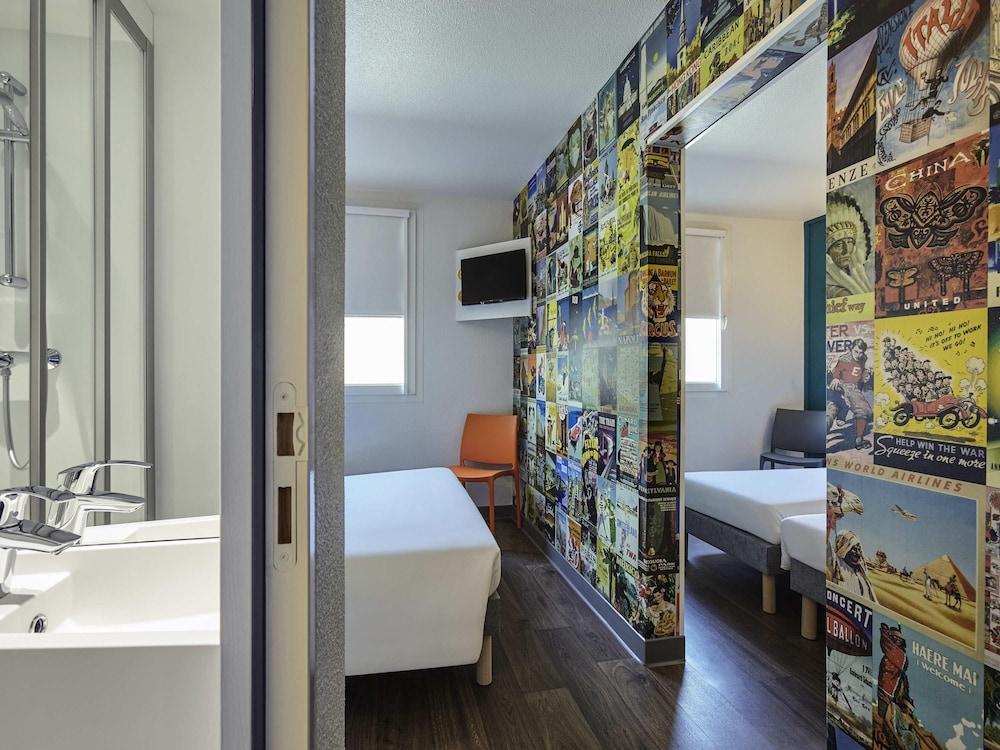 hotelF1 Paris Porte de Châtillon Room Type - Family Room, Multiple Beds, Private Bathroom (Cabrio) hotelF1 Paris Porte de Châtillon Room Type - Family Room, Multiple Beds, Private Bathroom (Cabrio)