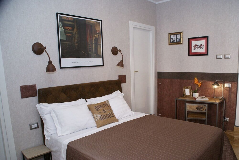 Landlord in Trastevere Room Type - Junior Suite