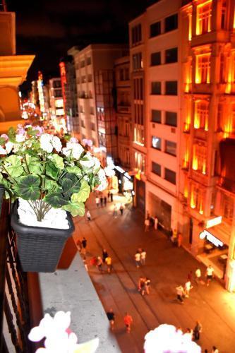 Bonne Sante Hotel Room Type - Deluxe Double Room with Istiklal view