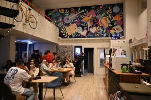 Dutchies Hostel - Tap to explore photos