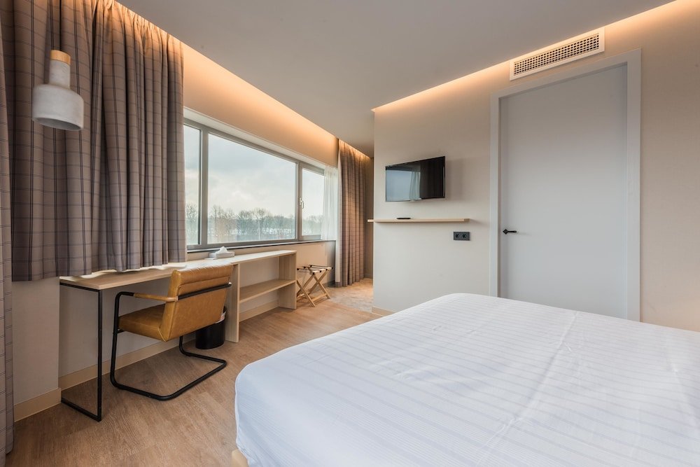 Urban Lodge Hotel Room Type - Deluxe Room