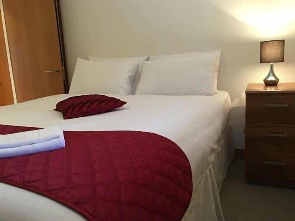 Paddington Southwick Street Apartments - Tap to explore photos