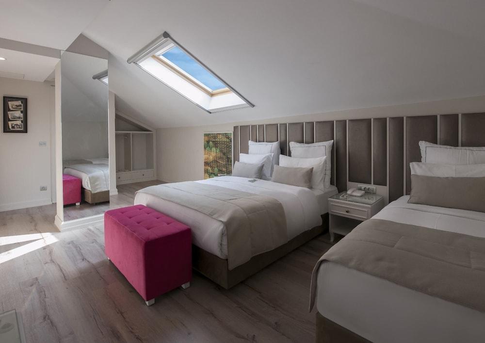 Le Petit Palace Hotel Room Type - Family Room
