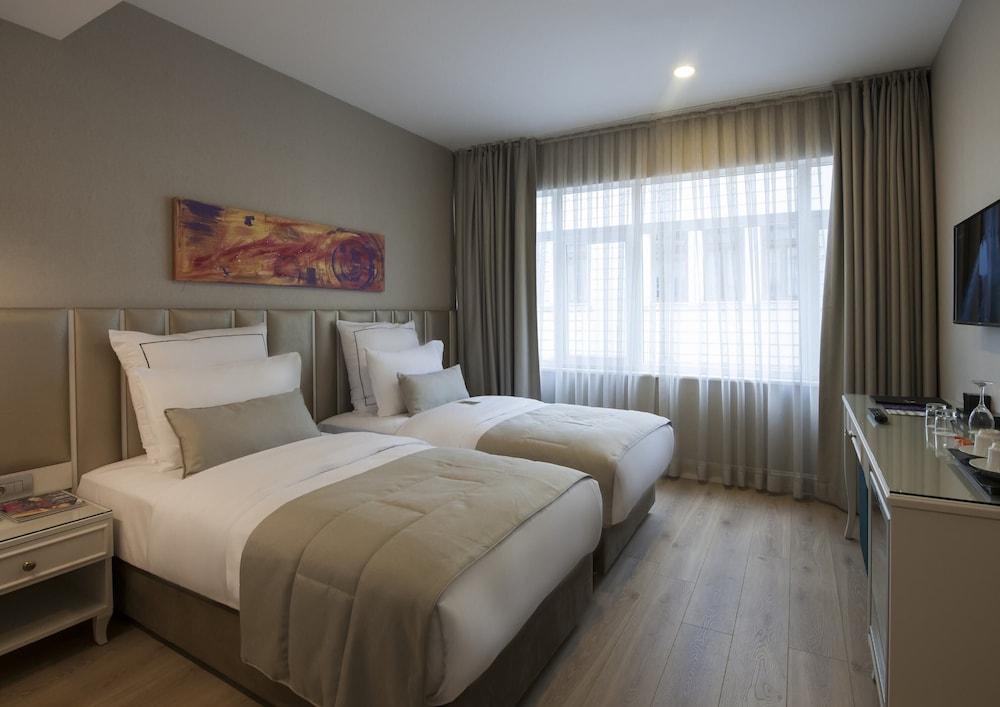 Le Petit Palace Hotel Room Type - Deluxe Double or Twin Room, Balcony Le Petit Palace Hotel Room Type - Deluxe Double or Twin Room, Balcony