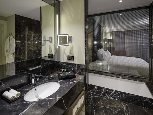 Pullman Istanbul Airport and Convention Center Hotel Room Type - Executive Room with Twin Bed - Lounge Access Pullman Istanbul Airport and Convention Center Hotel Room Type - Executive Room with Twin Bed - Lounge Access