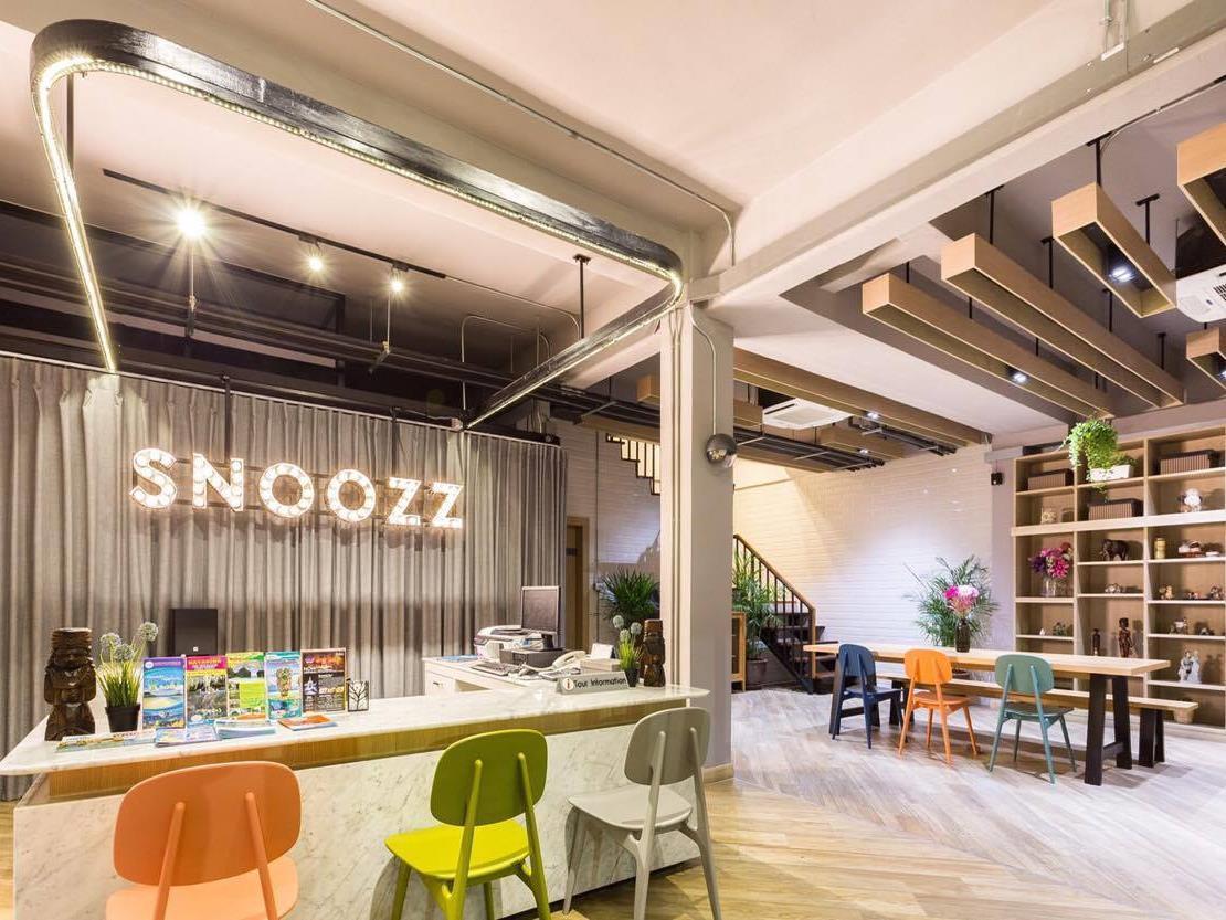 Snoozz Hotel - Hostel - Tap to explore photos