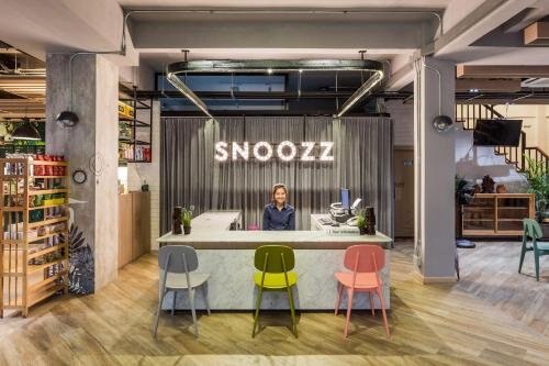 Snoozz Hotel - Hostel - Tap to explore photos