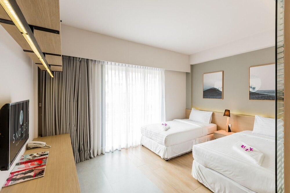 Snoozz Hotel - Hostel - Tap to explore photos