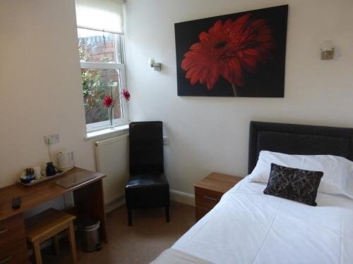 Marple Cottage Guest House - Tap to explore photos