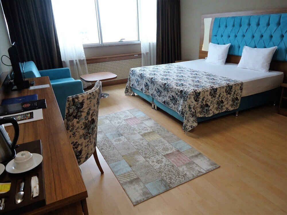 Golden Lounge Hotel Room Type - Deluxe Room, 1 Bedroom, Harbor View