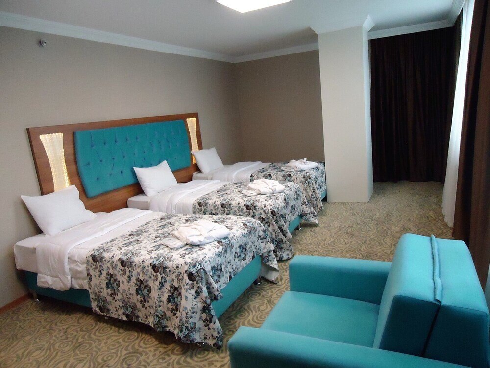 Golden Lounge Hotel Room Type - Standard Triple Room, 1 Bedroom, Non Smoking, City View