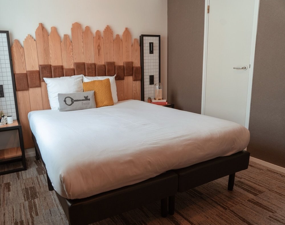 Mr. Jordaan Room Type - Standard Double Room, 1 Queen Bed