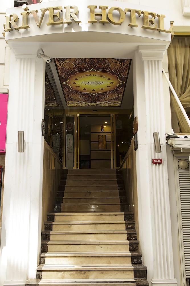 ريفر هوتل