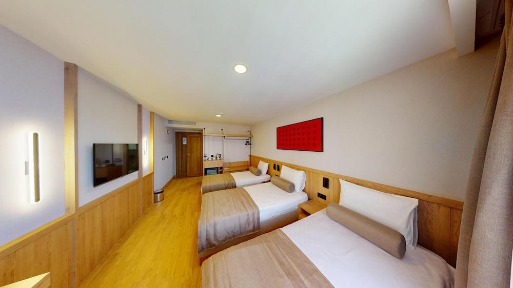River Hotel Room Type - Standard Triple Room