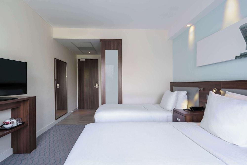 Hampton by Hilton Amsterdam Centre East - Tap to explore photos