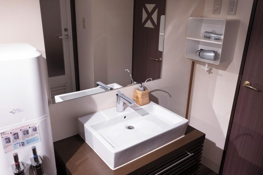 HOTEL ATLAS Shinjuku Kabukicho - Adults Only - Tap to explore photos