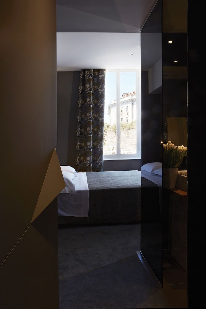 Hotel The Building Room Type - Classic Triple Room