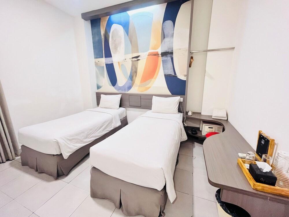 Hotel 88 Kedoya Jakarta Room Type - Superior Twin Room