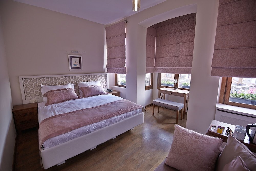 Arart Hotel Room Type - Superior Room, Balcony