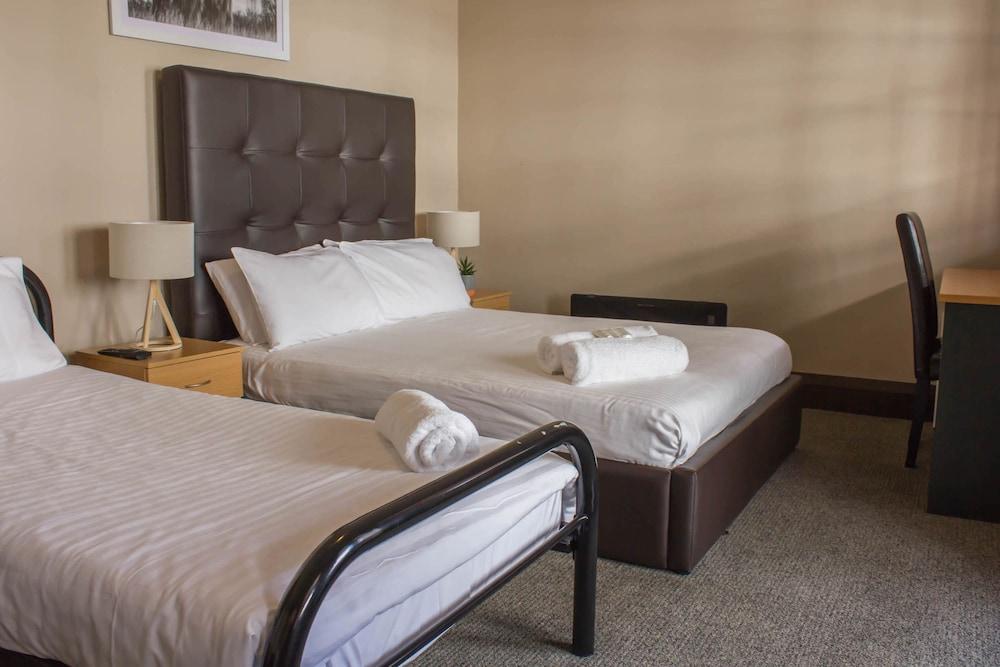 Campsie Hotel Room Type - Triple Balcony Room