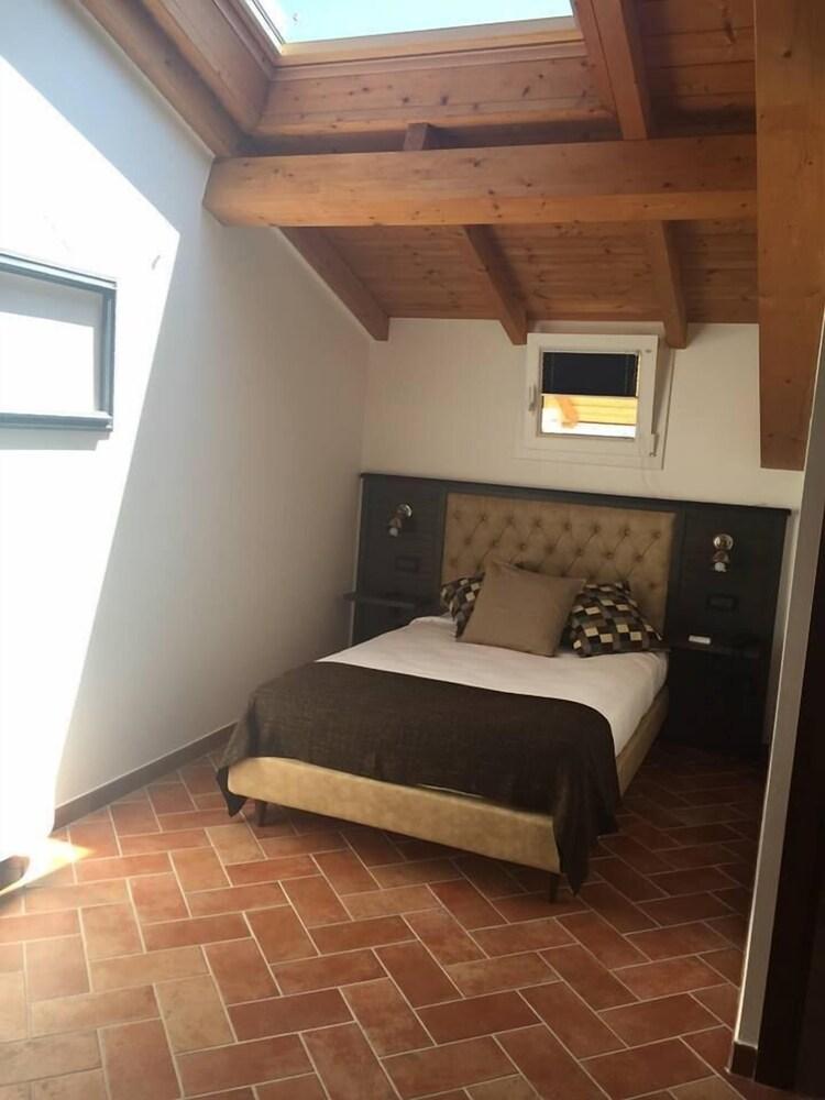 BoMa Country House - Tap to explore photos