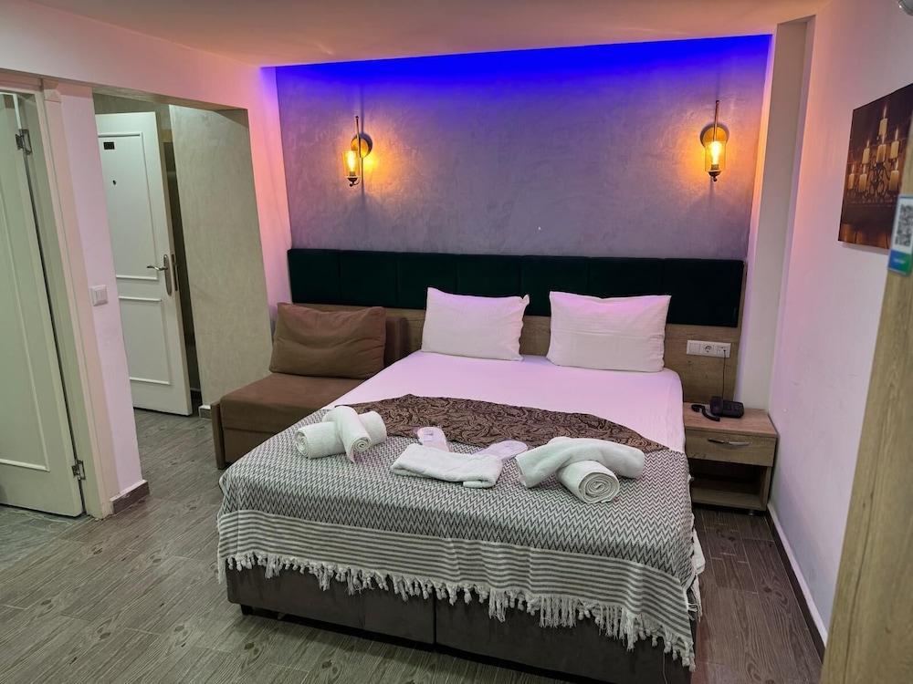 Loren Hotel Suites Room Type - Economy Double Room, 1 Double Bed