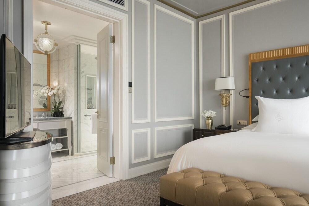 Four Seasons Hotel Jakarta Room Type - Executive Suite, 2 Queen Beds