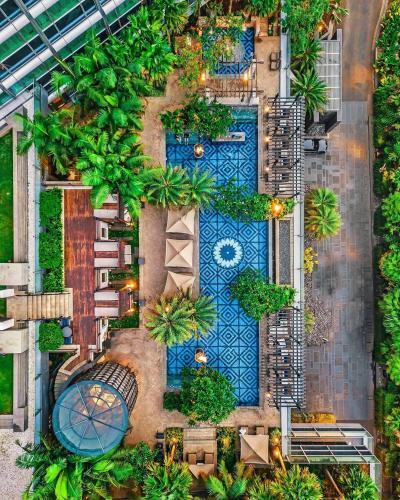Four Seasons Hotel Jakarta - Tap to explore photos