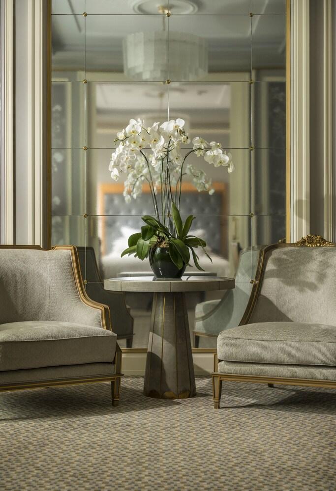 Four Seasons Hotel Jakarta Room Type - Premier Suite, 1 King Bed