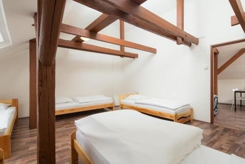 Easy Housing Hostel Room Type - Family Room with Shared Bathroom