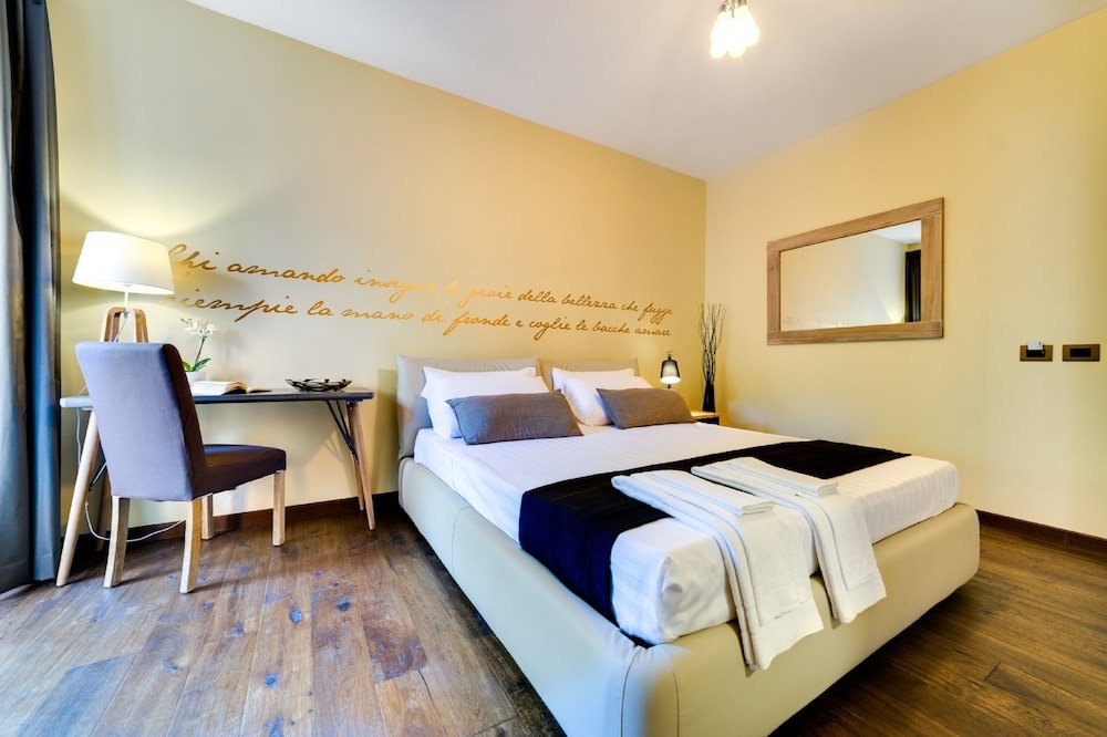 Domus Corsini Room Type - Deluxe Double Room, Private Bathroom (Suite Bernini)