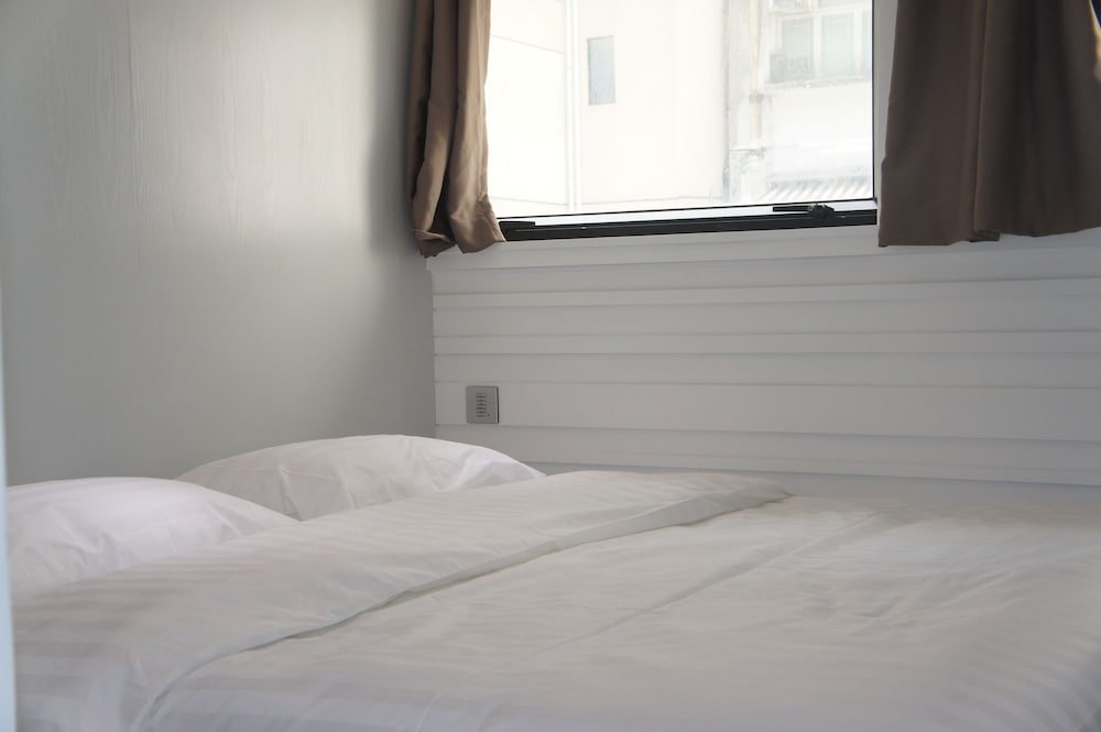 Homy Central Room Type - Superior Queen Room