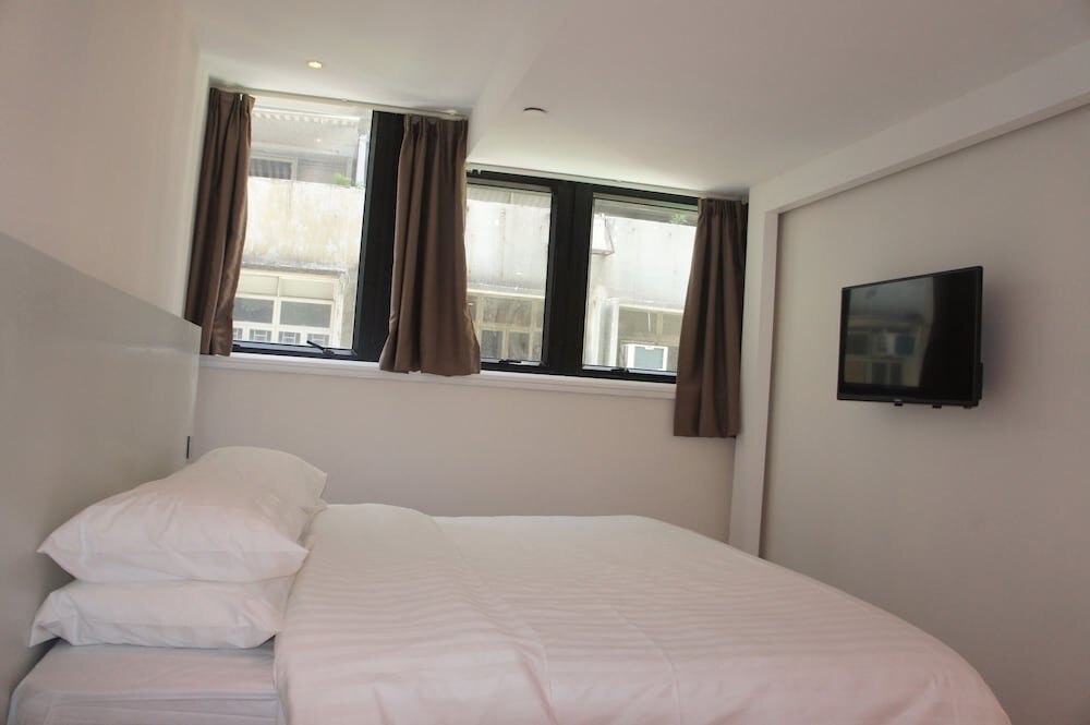 Homy Central Room Type - Deluxe Queen Room