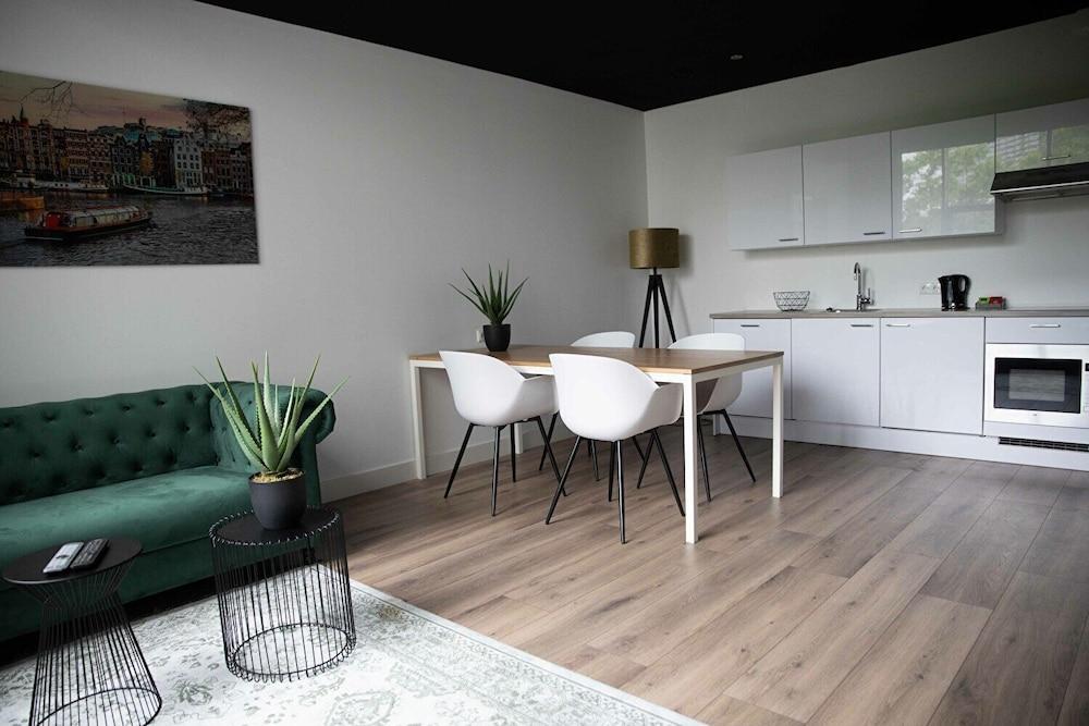 Hotel2Stay Room Type - Deluxe Apartment