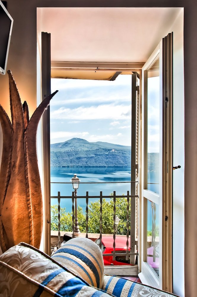 Atlantis Inn Castelgandolfo - Tap to explore photos