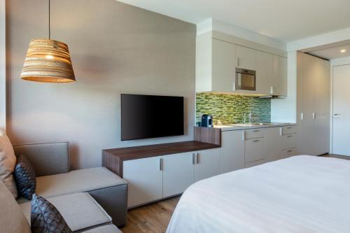 Element Amsterdam by Marriott - Tap to explore photos
