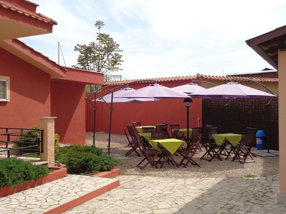 Albis Rooms Guest House - Tap to explore photos