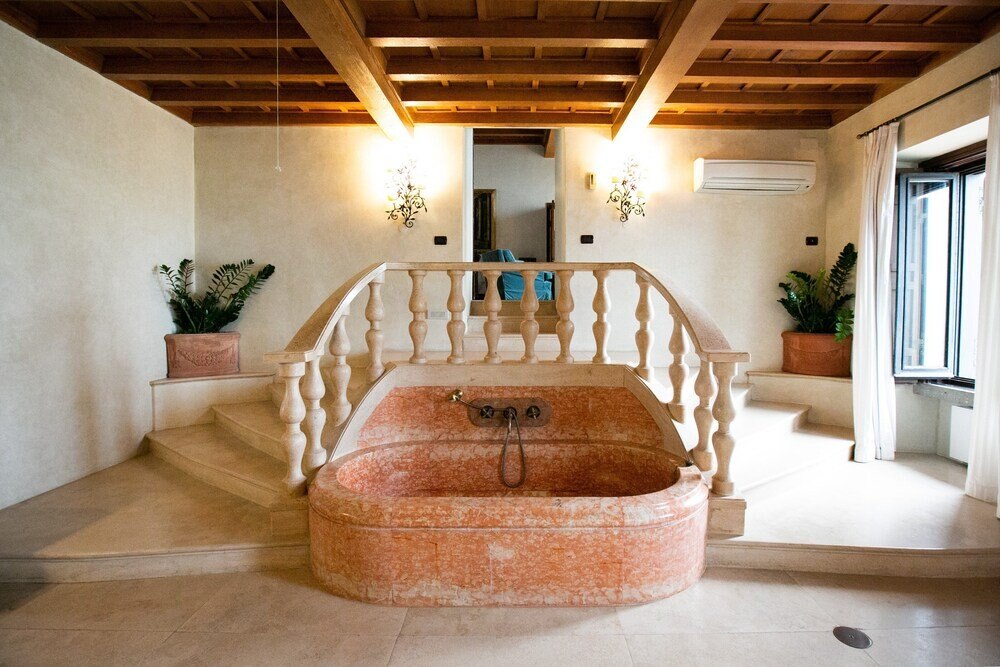 La Posta Vecchia Hotel Room Type - The Medici Suite