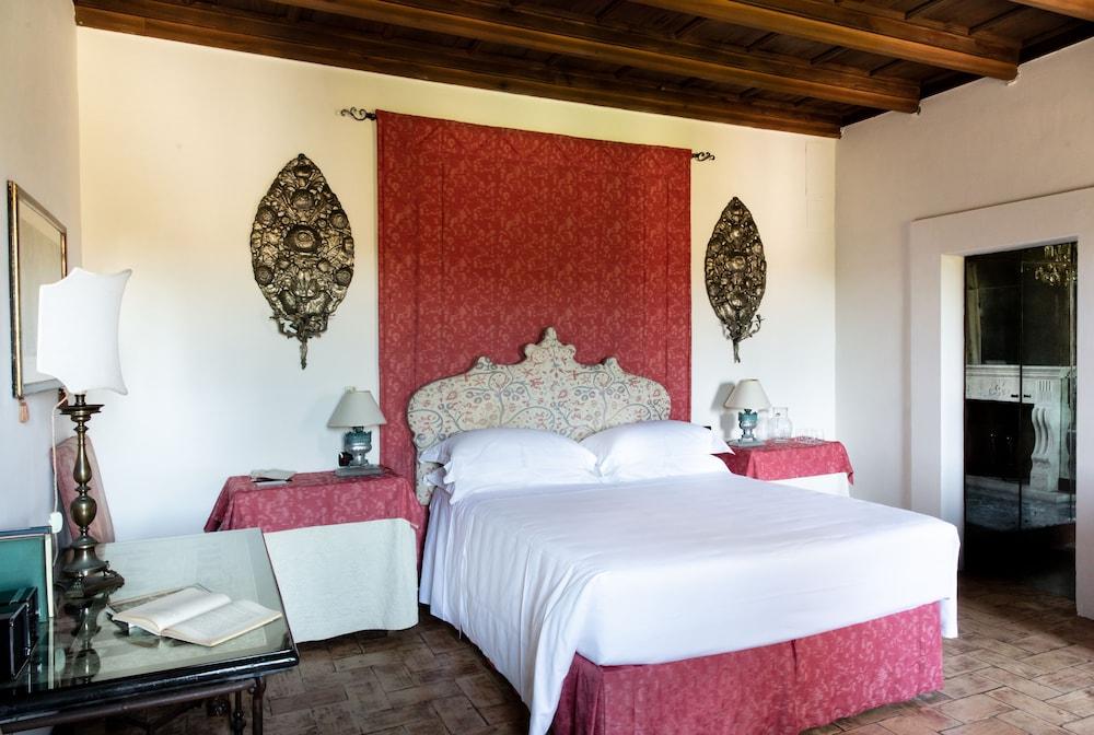 La Posta Vecchia Hotel Room Type - The Red Suite